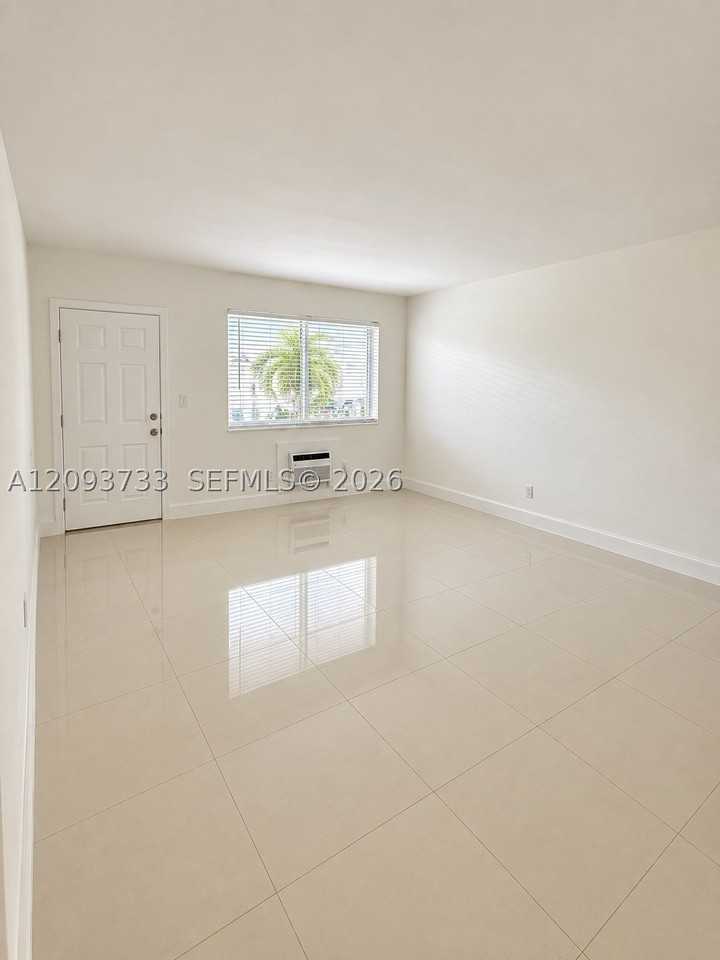 8215 Crespi Blvd #2 - Photo 3 of 13