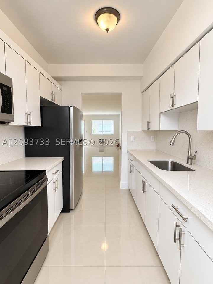 8215 Crespi Blvd #2 - Photo 4 of 13