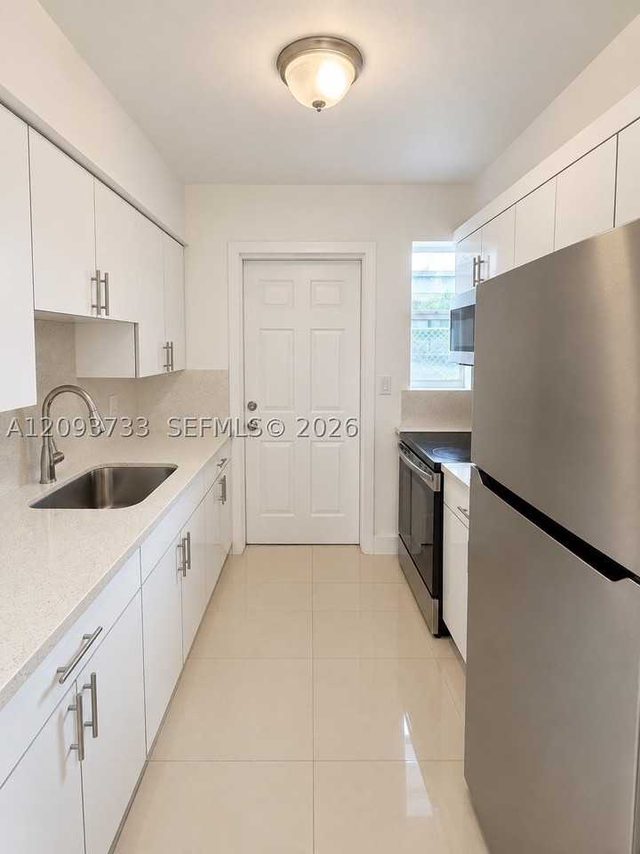 8215 Crespi Blvd #2 - Photo 5 of 13
