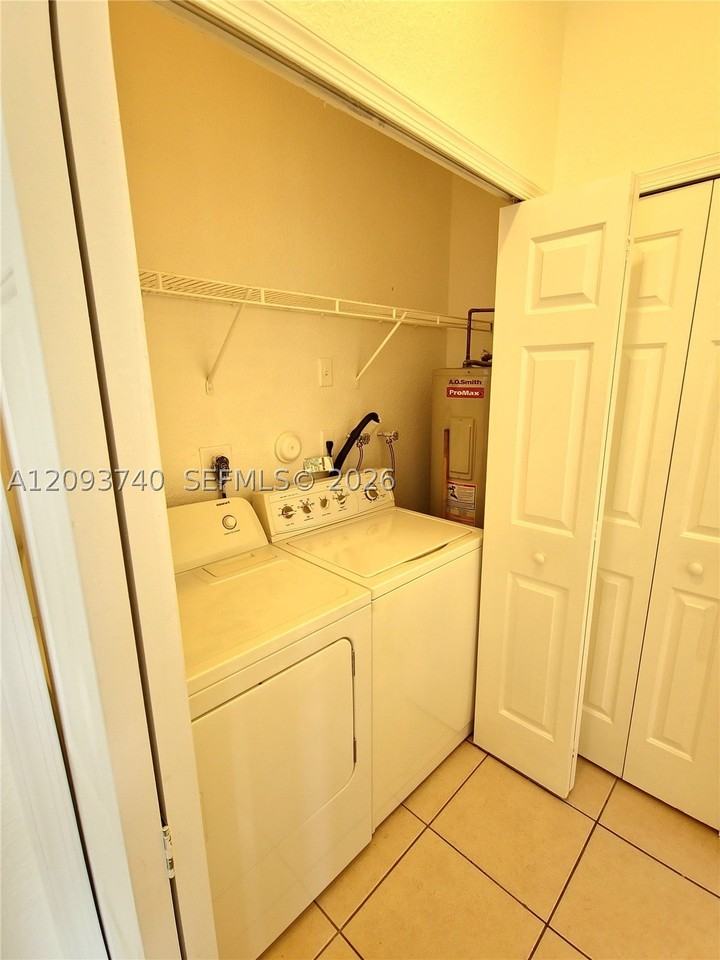 2818 Se 16th Ave #118 - Photo 6 of 21