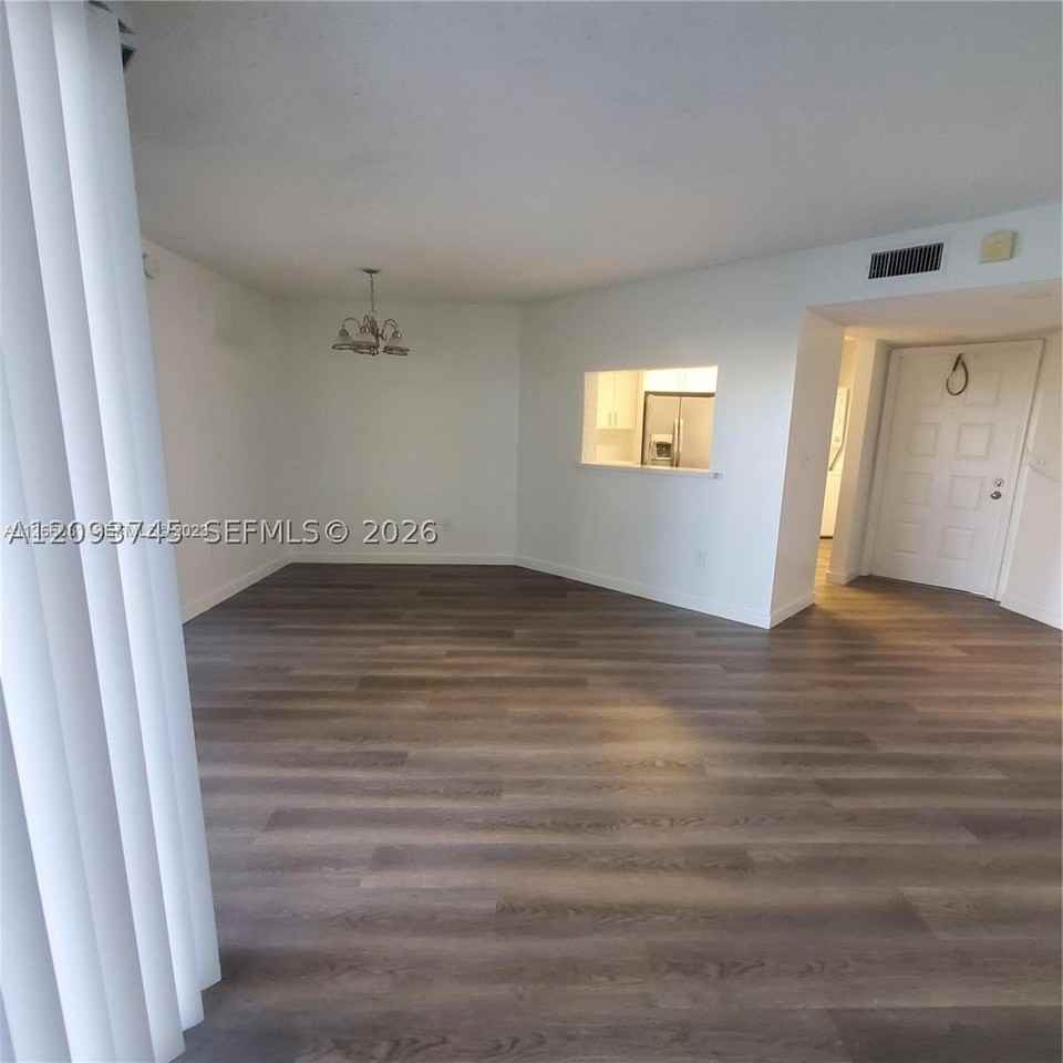929 Hamilton Dr #929F - Photo 2 of 14