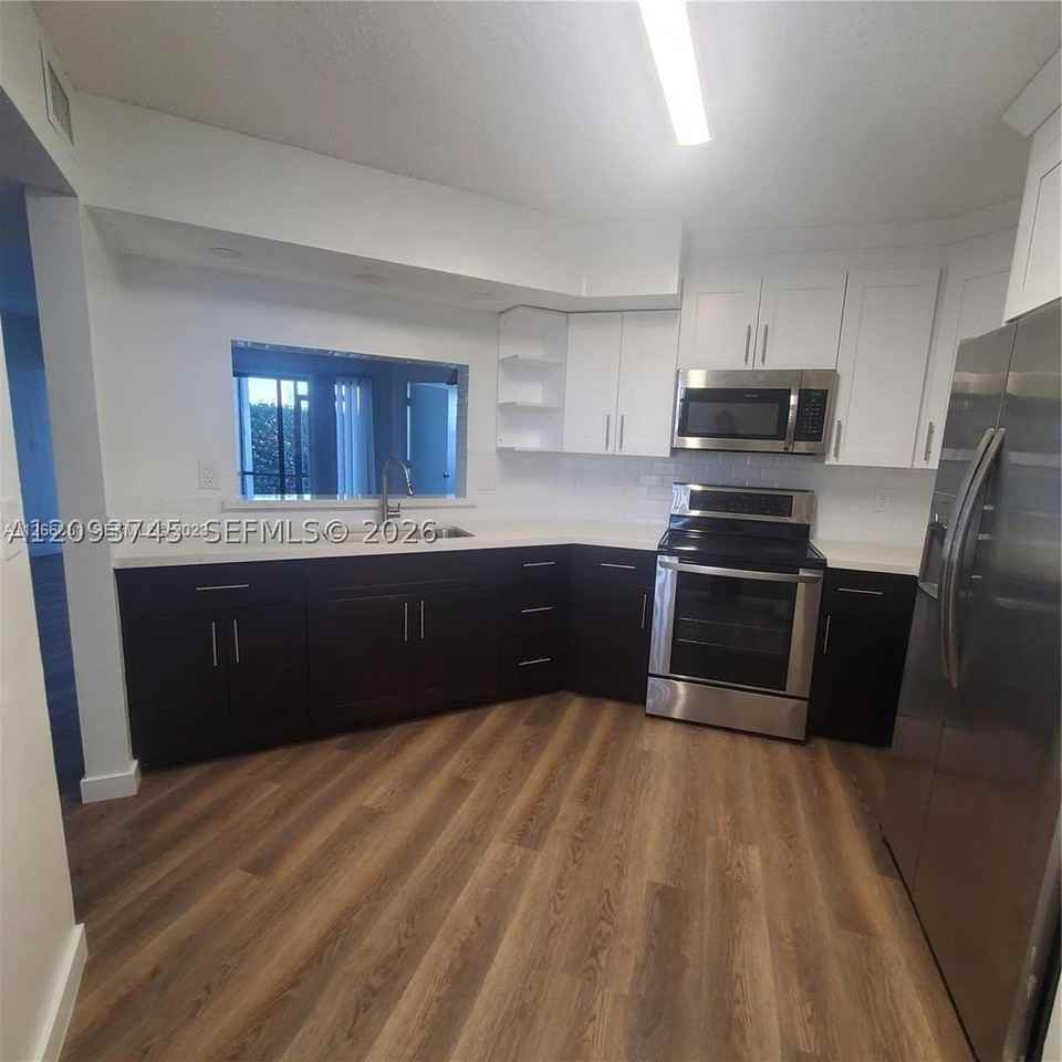 929 Hamilton Dr #929F - Photo 4 of 14