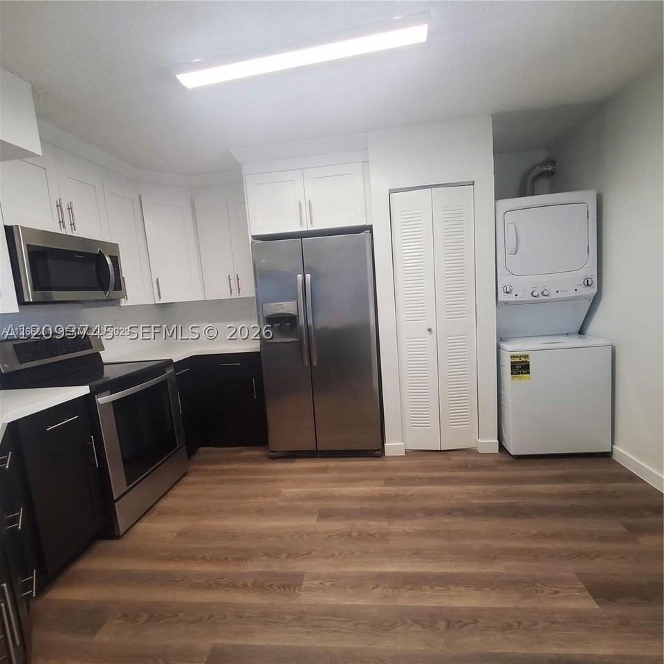929 Hamilton Dr #929F - Photo 5 of 14