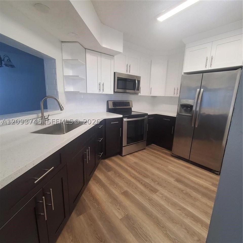 929 Hamilton Dr #929F - Photo 6 of 14