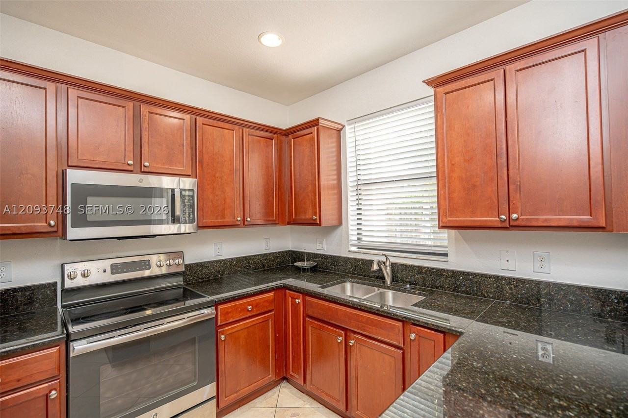8815 Nw 116th Ct - Photo 7 of 40
