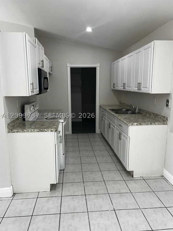 7221 Sw 11th Ct #0 - Photo 3 of 15