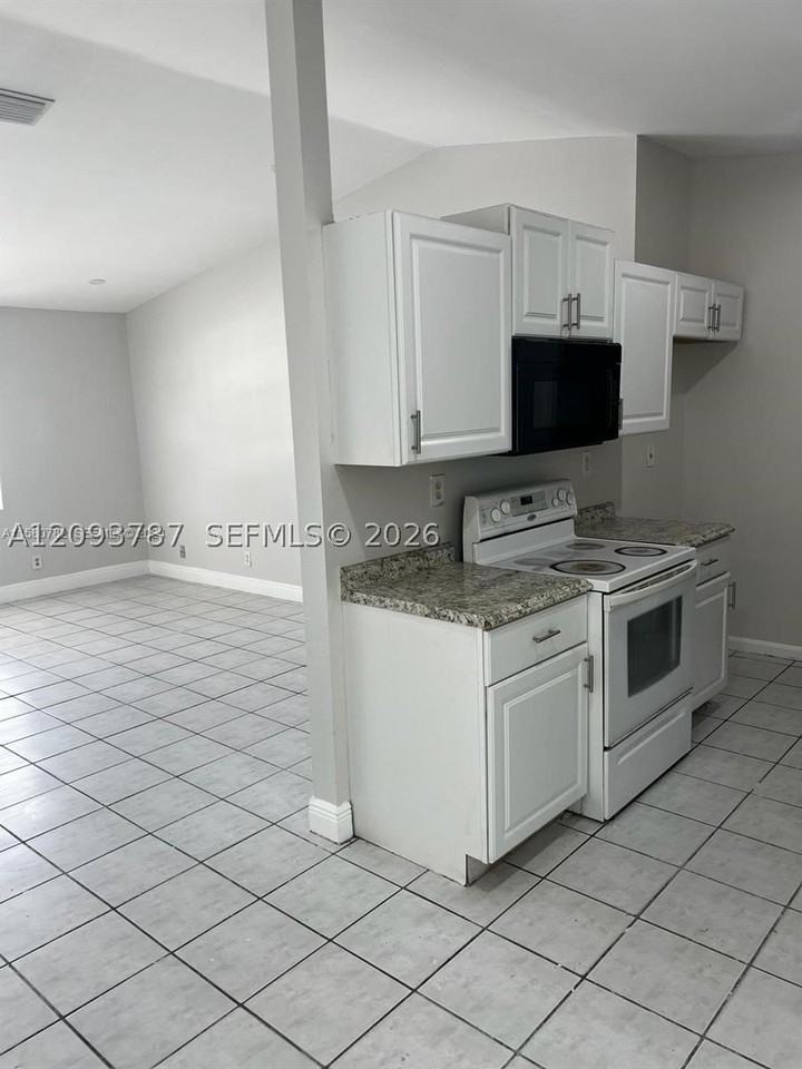 7221 Sw 11th Ct #0 - Photo 4 of 15