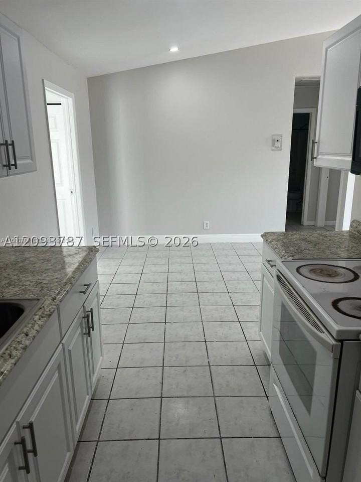 7221 Sw 11th Ct #0 - Photo 5 of 15