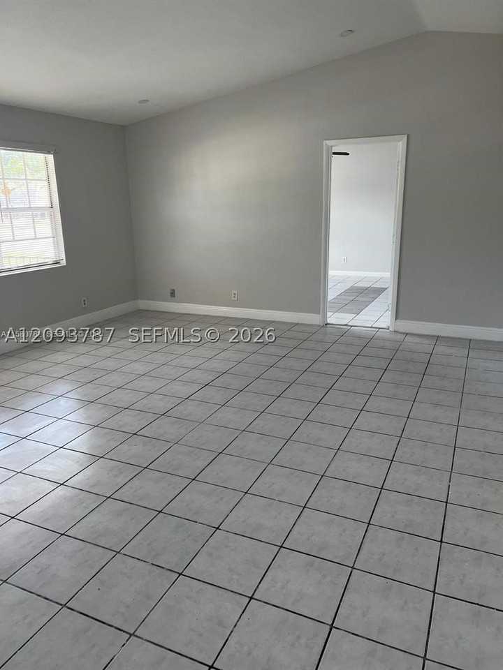 7221 Sw 11th Ct #0 - Photo 6 of 15