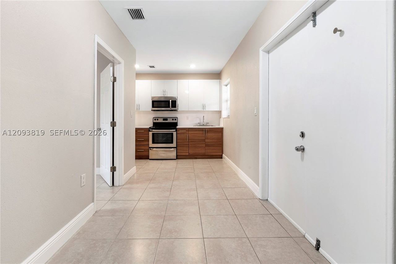214 Salamanca Ave #3 - Photo 3 of 11