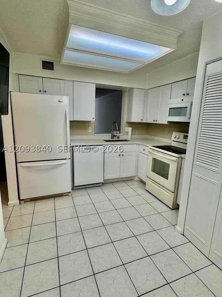 7591 Nw 1st St #403 - Photo 5 of 13