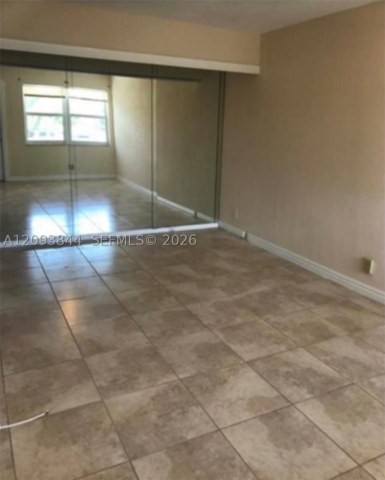1554 N 12th Ct #15B - Photo 6 of 11