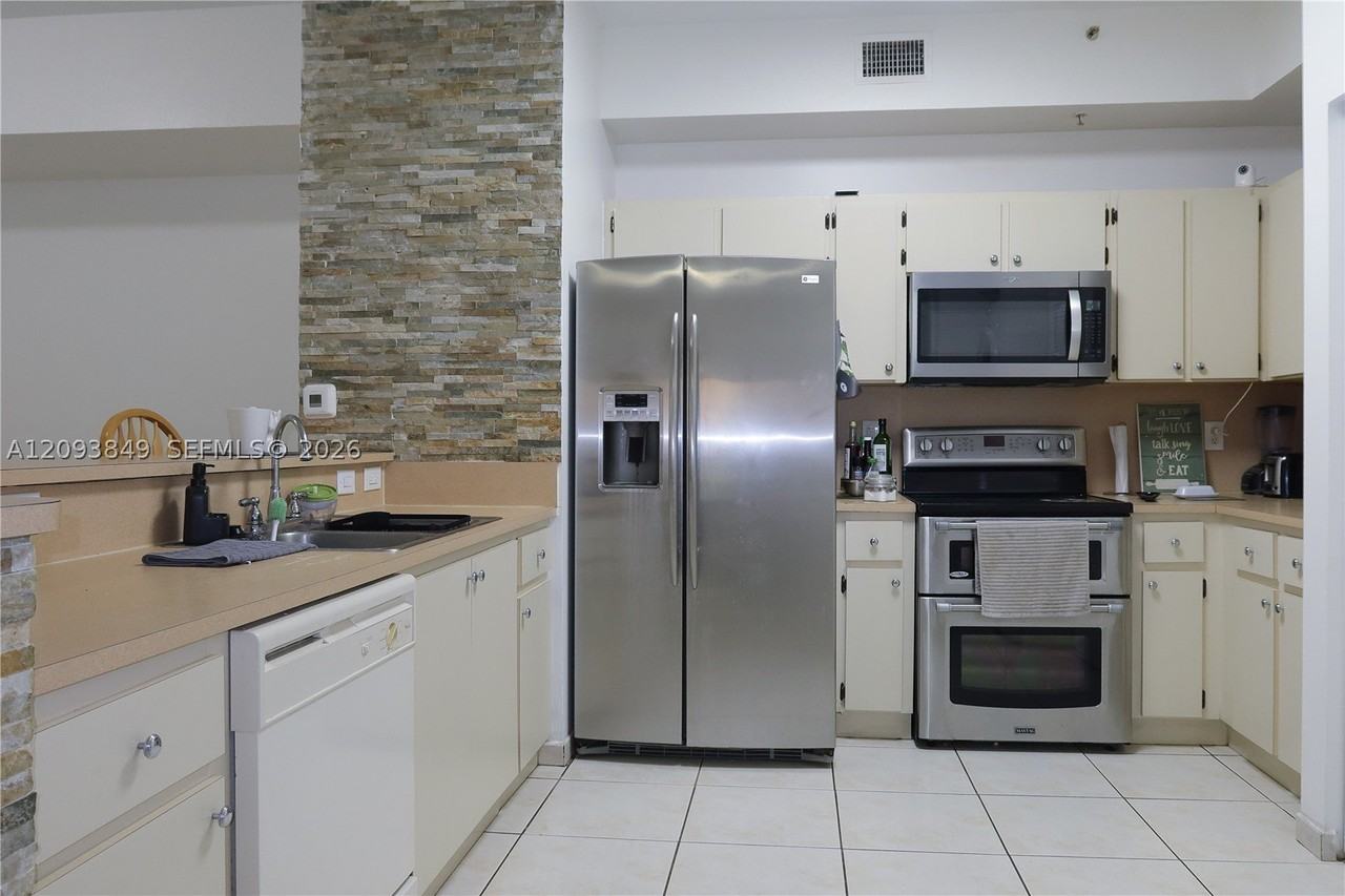 7340 Nw 114th Ave #102 - Photo 5 of 19