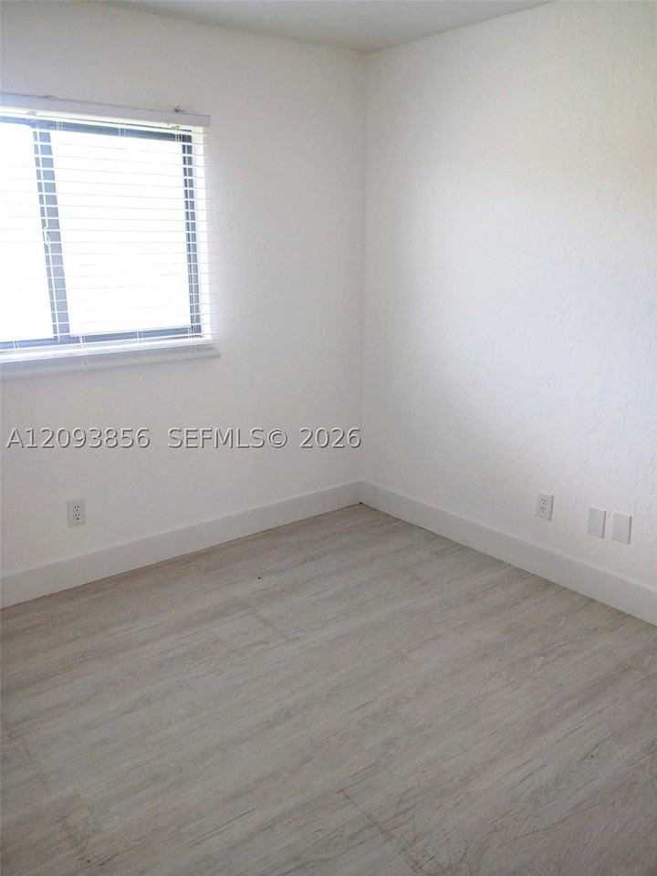 1608 University Ln #1205 - Photo 6 of 12