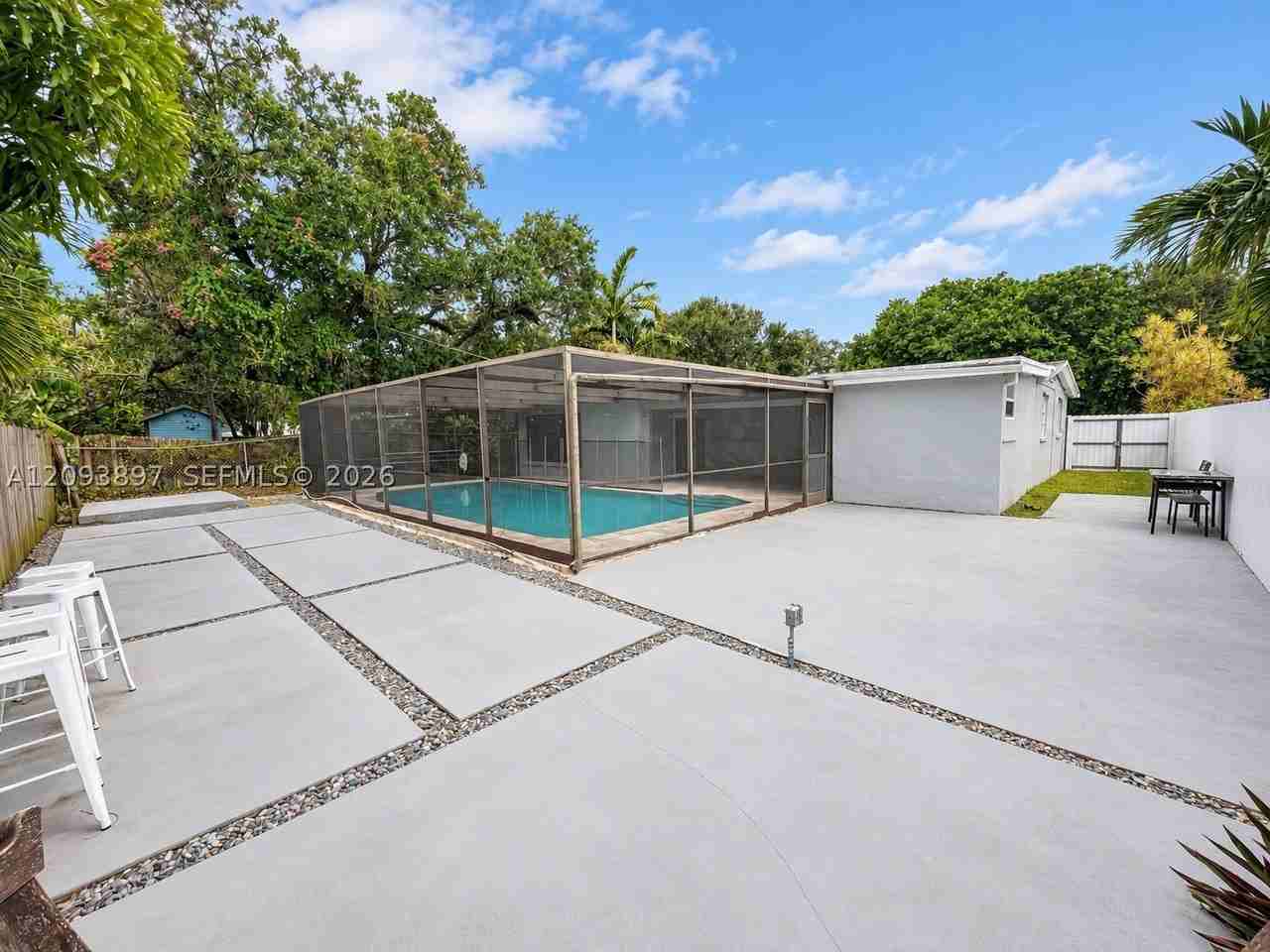 5714 Greene St - Photo 3 of 15