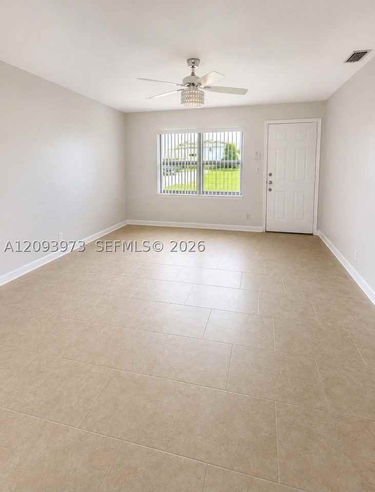 539 Sabal Palm Dr - Photo 4 of 13