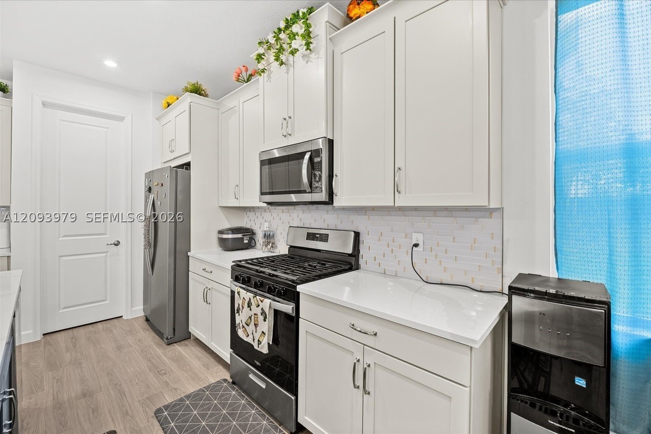 8996 Sw Remy Ln - Photo 3 of 50