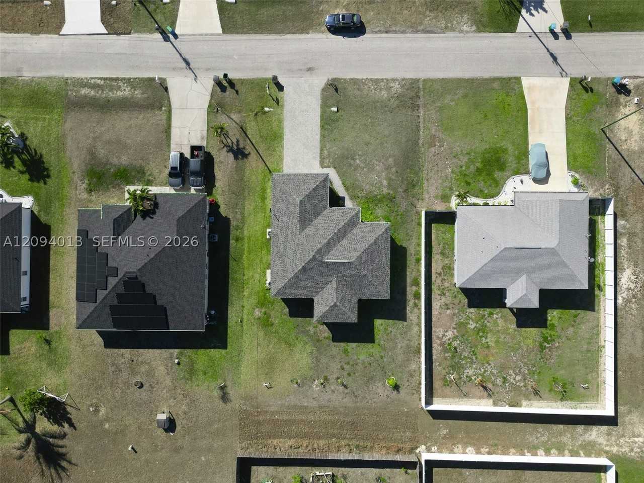 2507 NW 8th PL - Photo 4 of 22