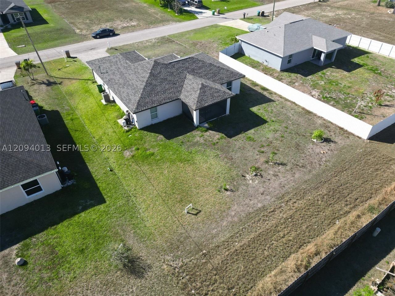2507 NW 8th PL - Photo 5 of 22