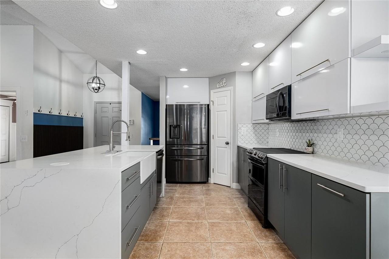 4008 Kingsfield Dr - Photo 4 of 50