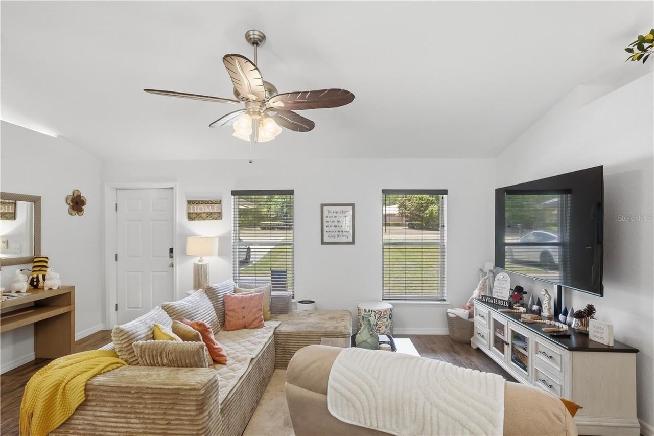 21635 Sw 82nd Loop - Photo 4 of 31