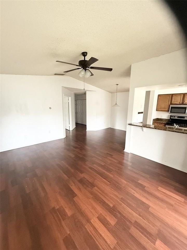 202 Riverbend Dr #204 - Photo 5 of 16