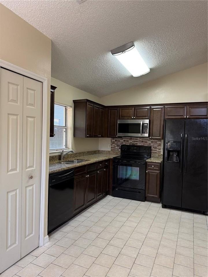 776 Wolf Creek Ct - Photo 6 of 24