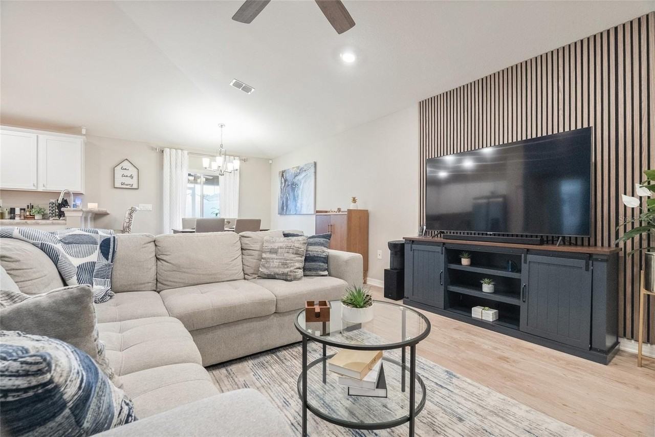 1094 Tropea Ln - Photo 6 of 30
