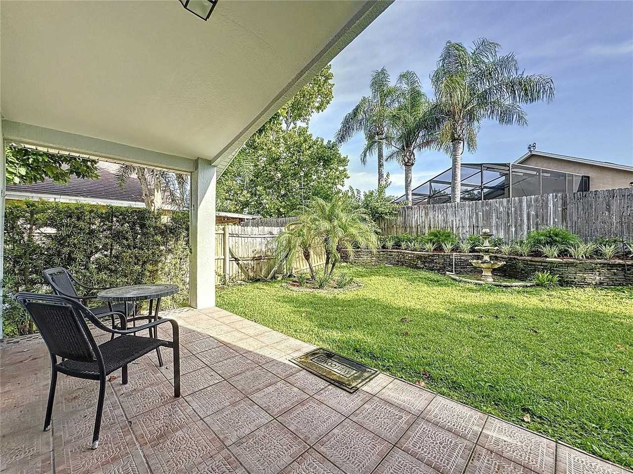 236 Queen Mary Dr - Photo 3 of 39
