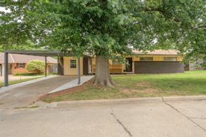 featured image of 1021 W Woodcrest Dr #1