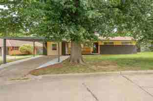 1021 W Woodcrest Dr #1 - Photo 1 of 1