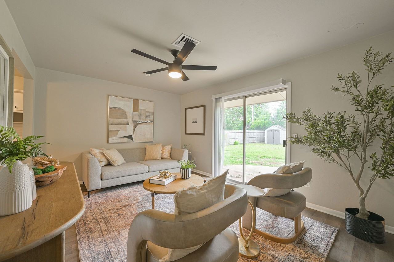 1021 W Woodcrest Dr #1 - Photo 4 of 39