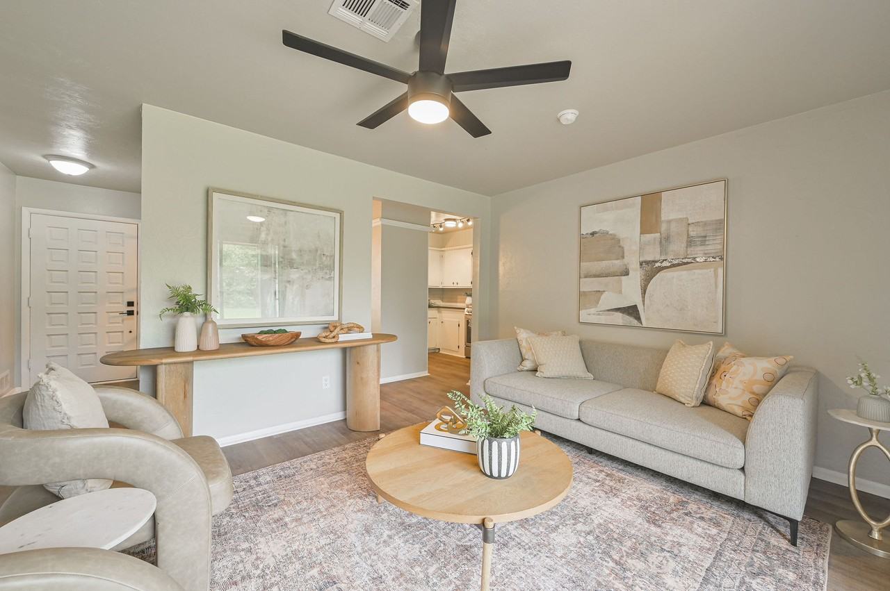 1021 W Woodcrest Dr #1 - Photo 7 of 39