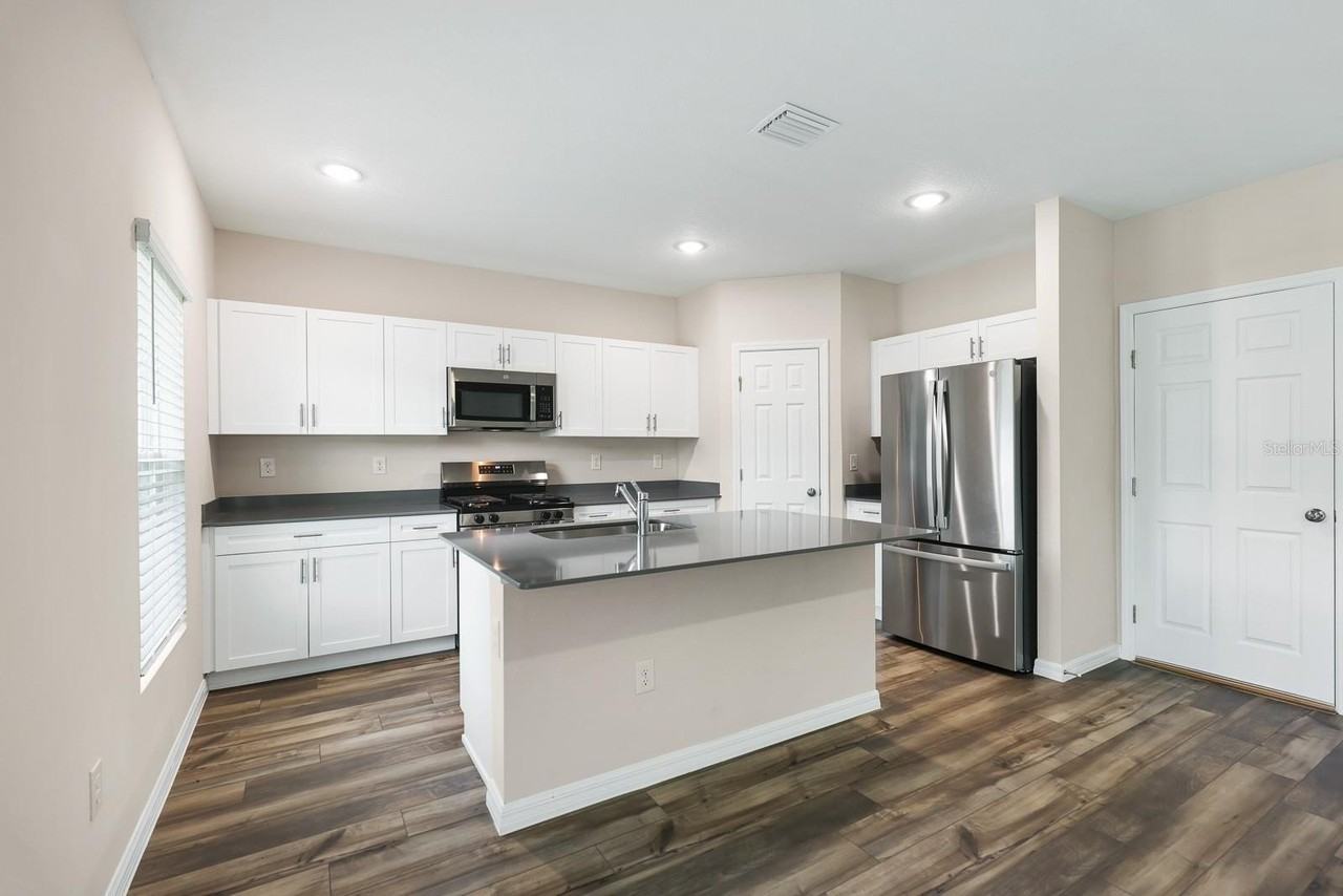 13034 Wellspring Dr - Photo 3 of 24