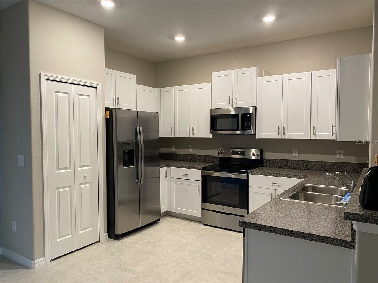 3590 Bellmeade Ct - Photo 4 of 13