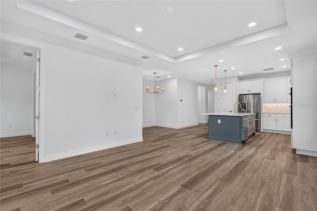 5888 Windbreak Ct - Photo 6 of 42