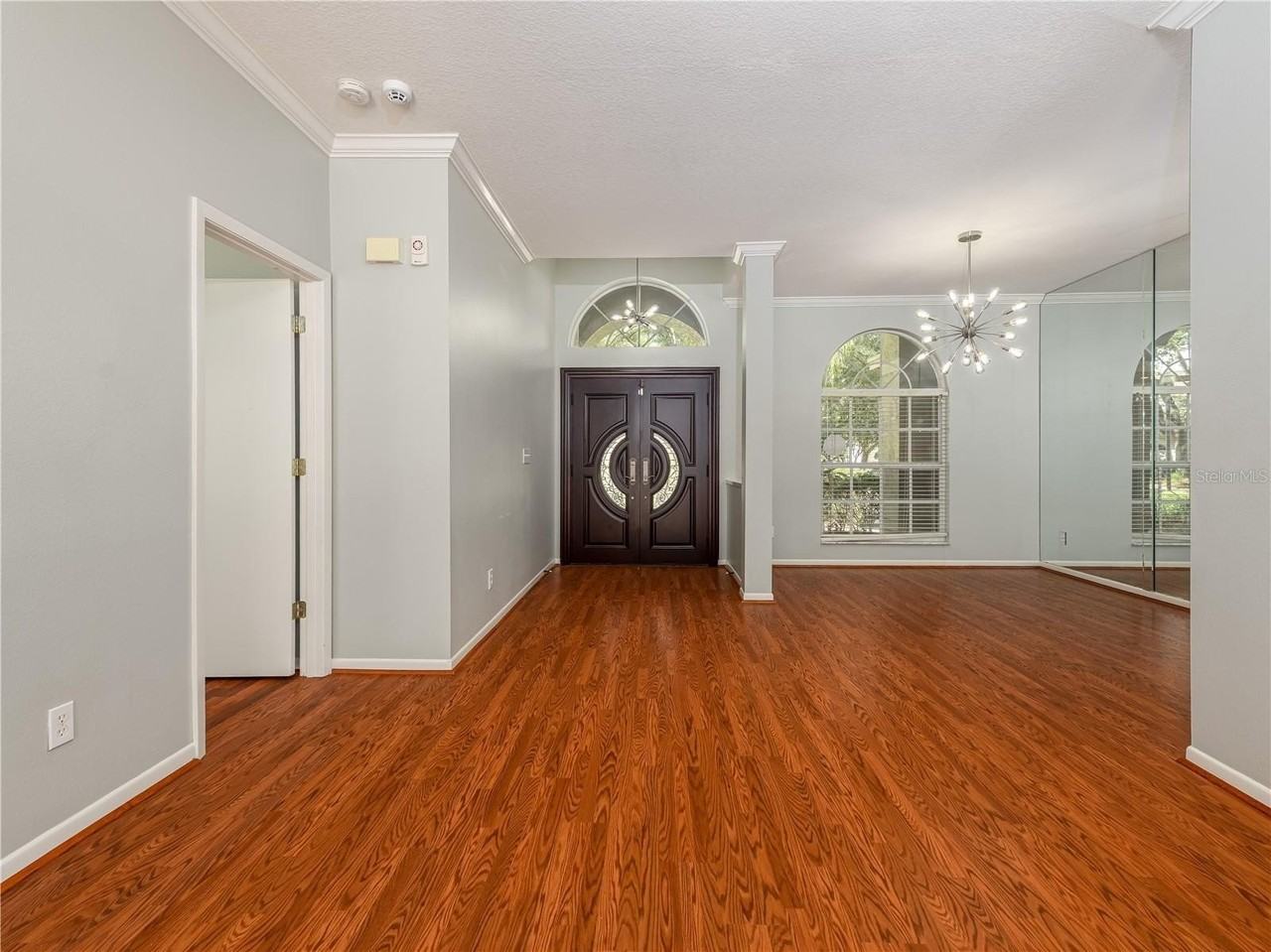 9317 Heritage Oak Ct - Photo 4 of 47