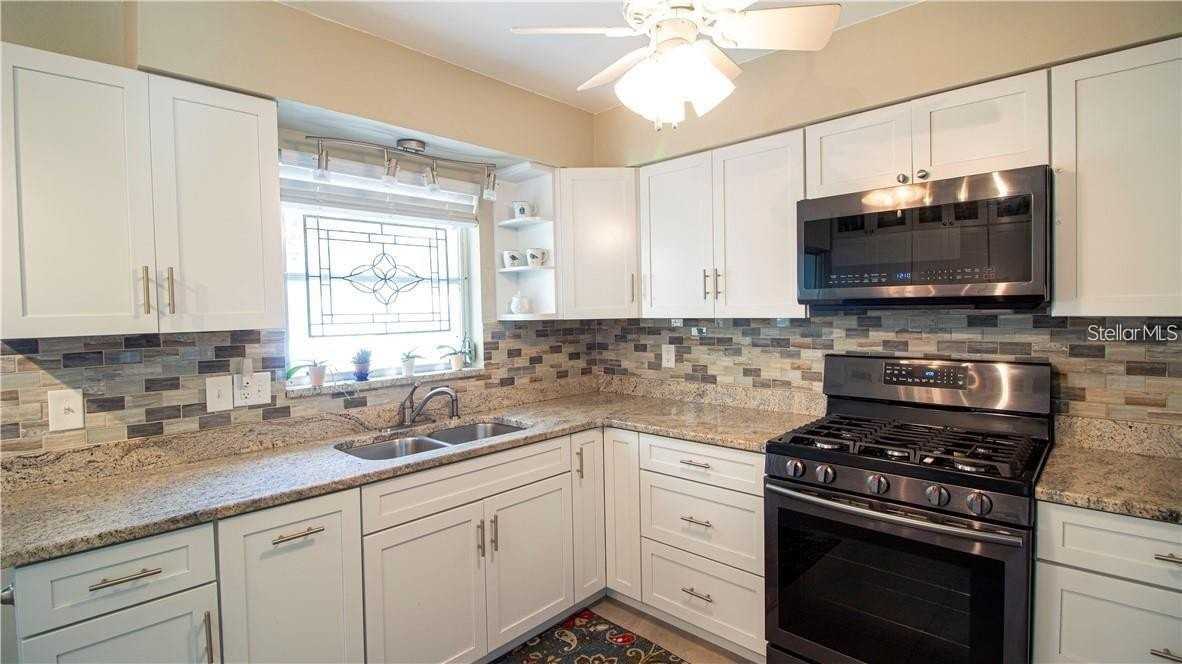 3925 15th Ave N - Photo 4 of 19