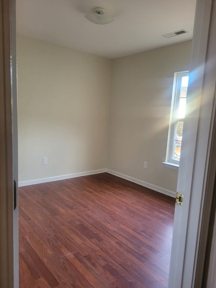 3009 Hollybrooke Dr #NA - Photo 2 of 15