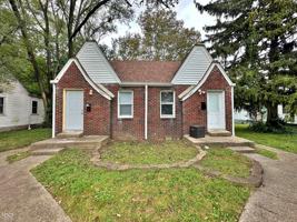 featured image of 1462 N Gladstone Ave