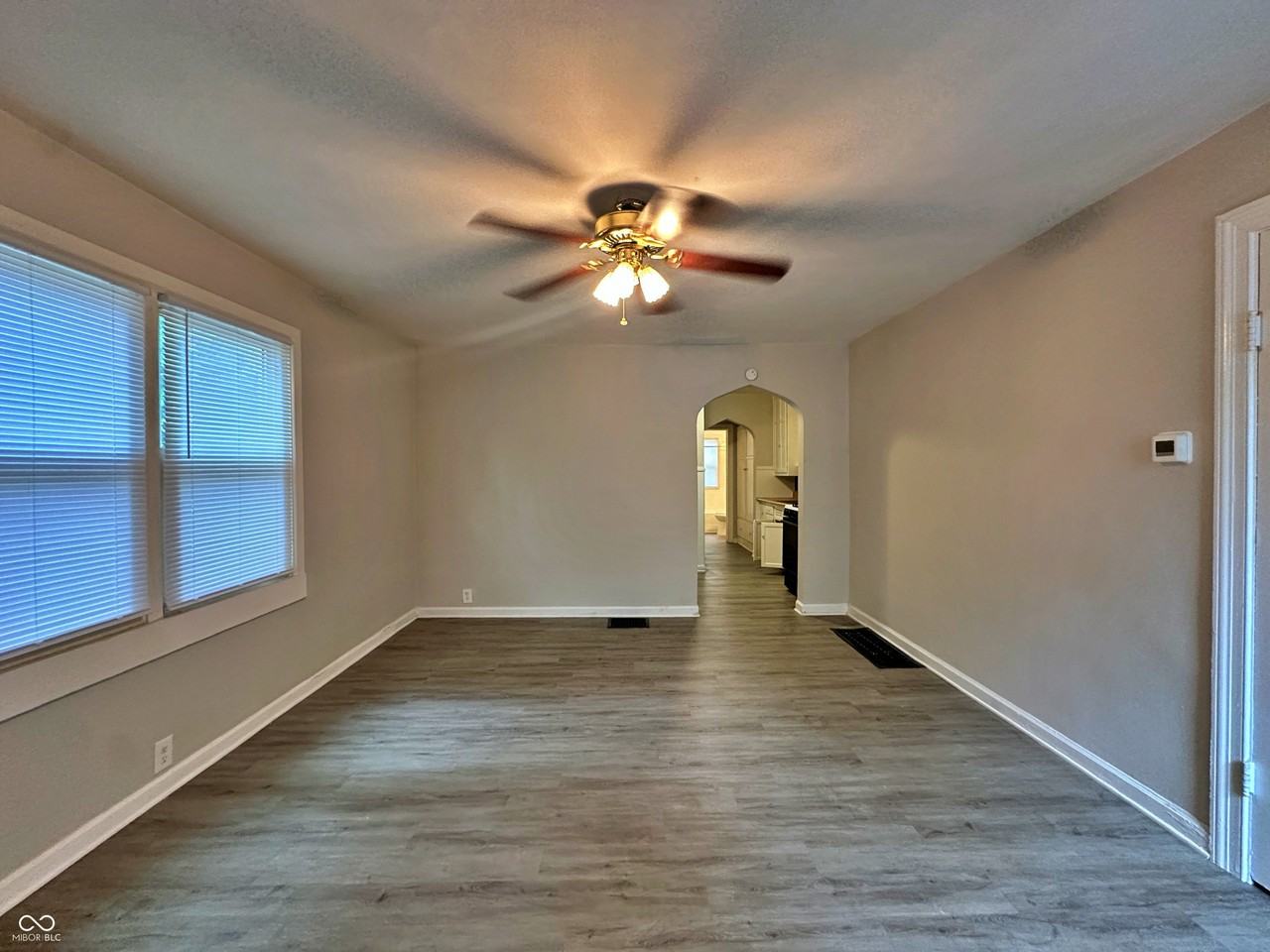 1462 N Gladstone Ave - Photo 4 of 15