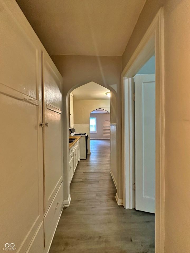 1462 N Gladstone Ave - Photo 6 of 15