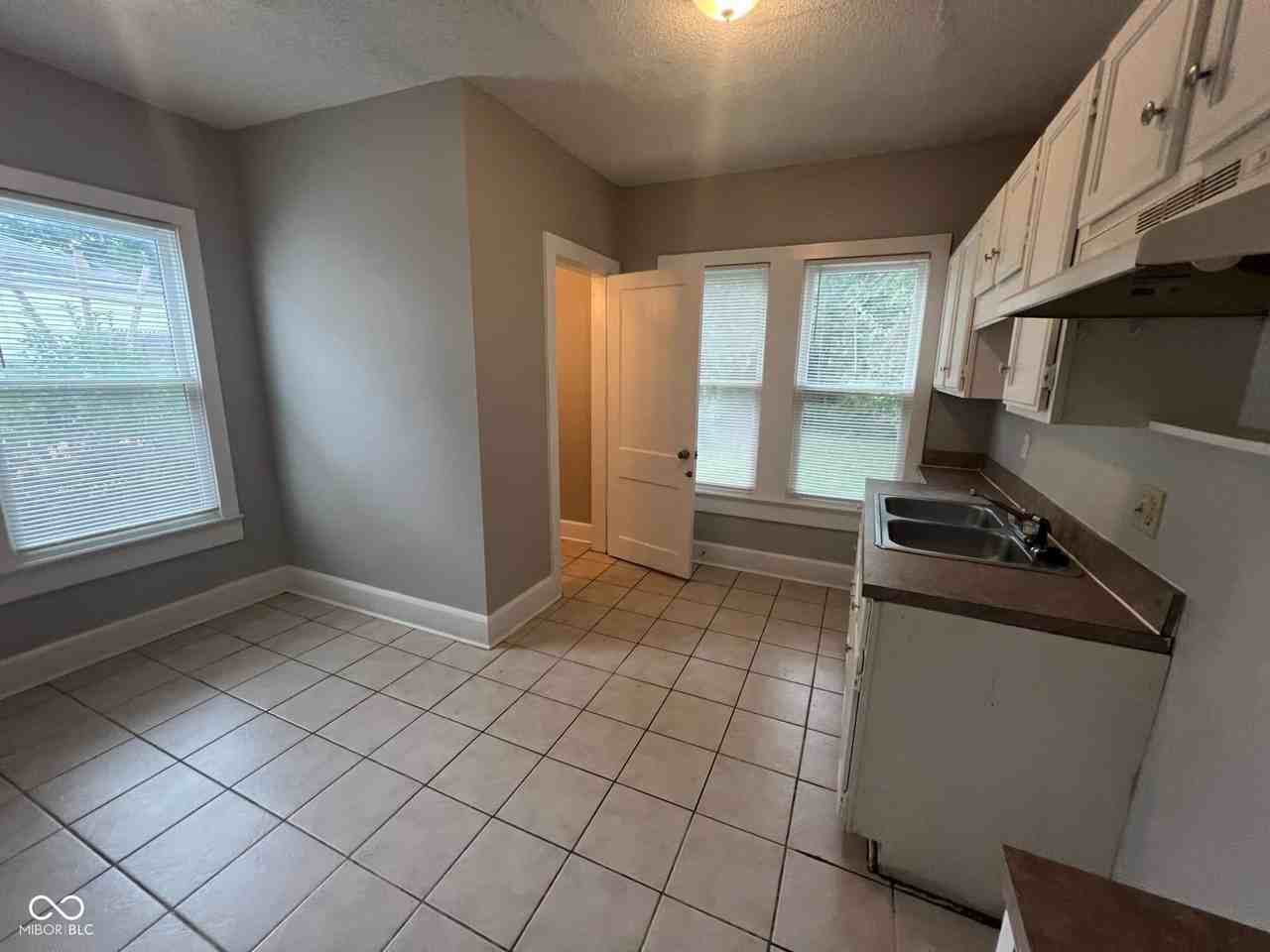 3948 Boulevard Pl - Photo 6 of 21