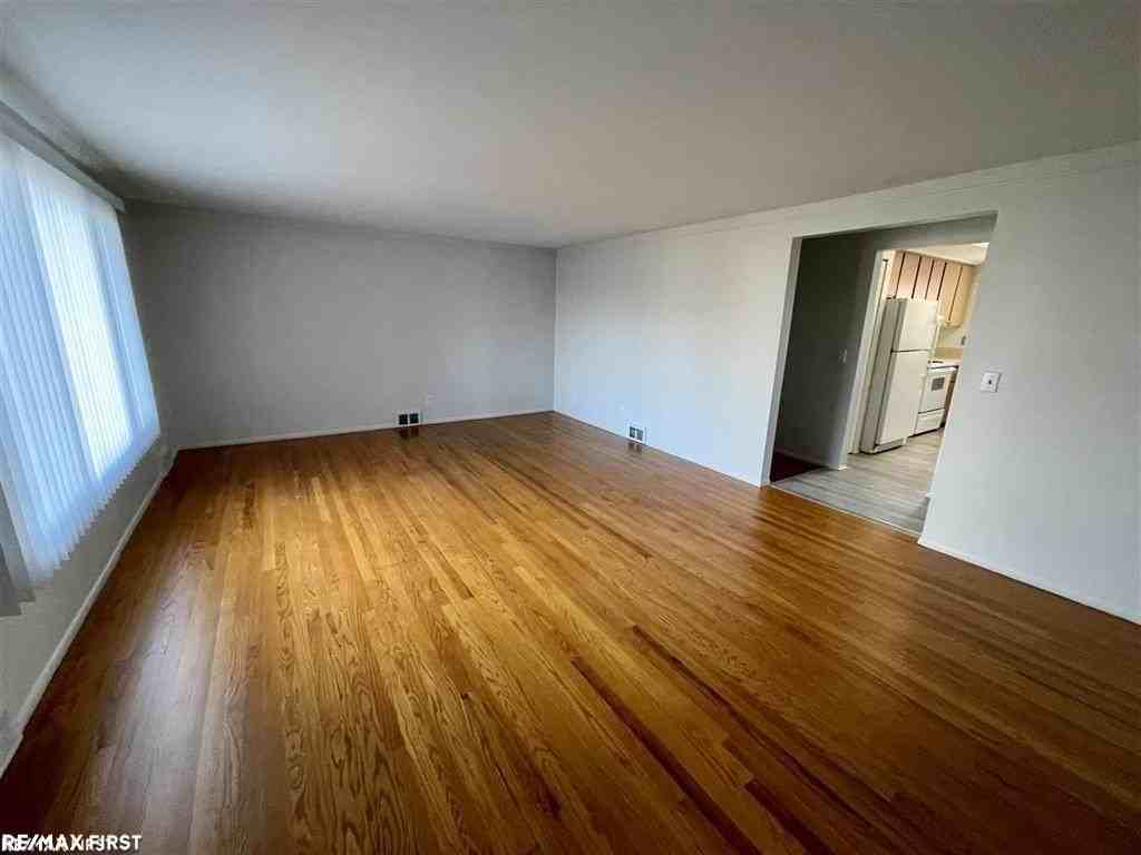 17982 Bayne St - Photo 2 of 14