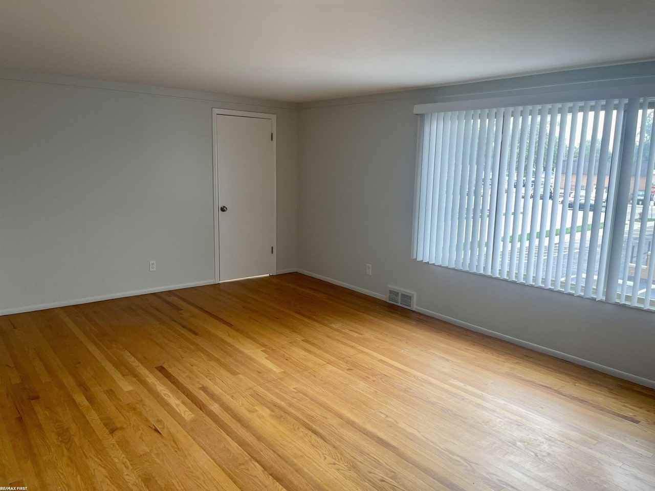 17982 Bayne St - Photo 3 of 14