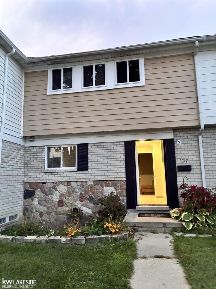 127 Mark Dr