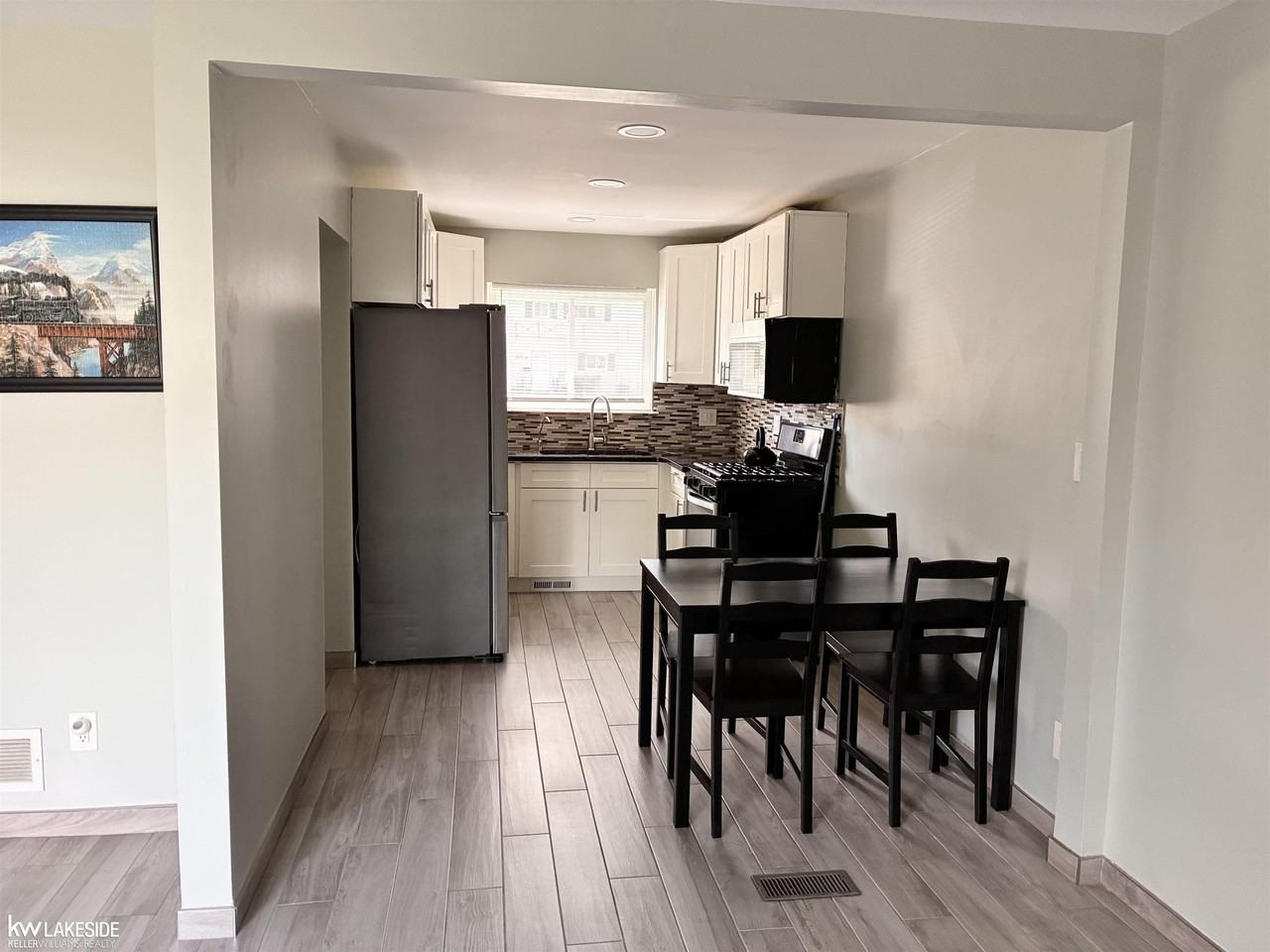 127 Mark Dr - Photo 3 of 12