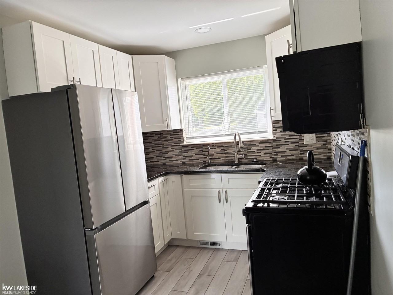 127 Mark Dr - Photo 4 of 12