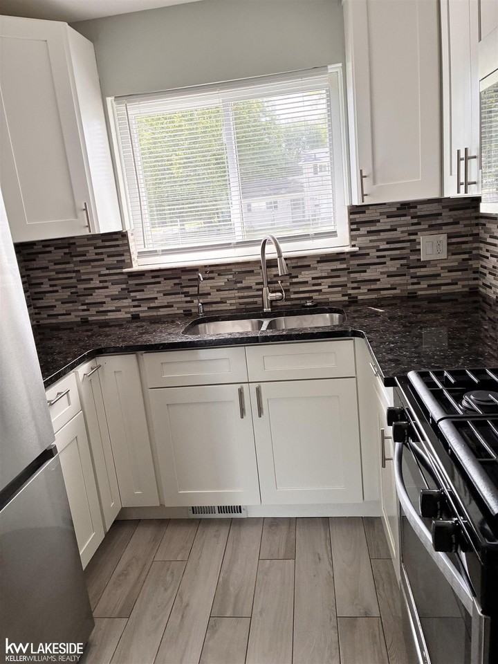 127 Mark Dr - Photo 5 of 12