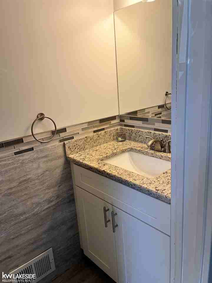 127 Mark Dr - Photo 6 of 12